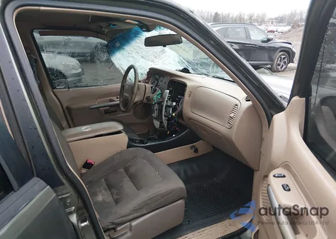 2001 Ford Explorer Sport Trac z USA, uszkodzony, nr VIN 1FMZU77EX1UB77084